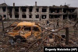 Наслідки обстрілів російською армією взятого в облогу Чернігова. Україна. 13 квітня 2022 року