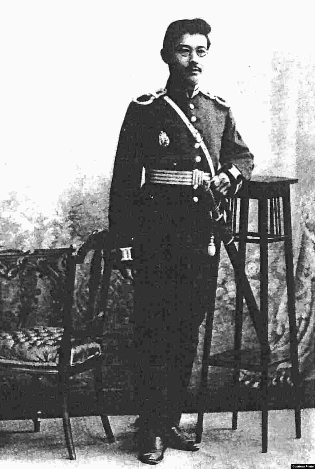 Авторы газеты "Қазақ": Халел Досмухамедулы (1883-1939), представитель движения "Алаш", врач, ученый, педагог.