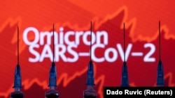 Поки немає значущих даних про те, як наявні вакцини реагують на новий штам коронавірусу