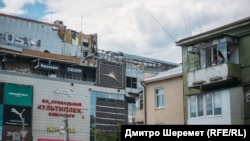 Вибиті шибки, розбитий ТРЦ та будинки. Росія вдарила ракетами по Запоріжжю (фотогалерея)
