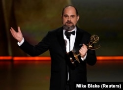 Крейґ Мейзін отримує премію «Еммі»