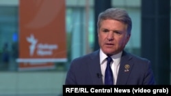 За його словами, зупинка поставок зброї чиновниками Пентагону лише послаблює благородні спроби президента Трампа досягти миру