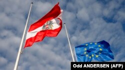 Zastave Austrije i EU ispred ambasade u Berlinu