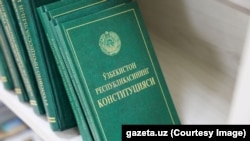 В 2022 году в Узбекистане одобрили новую Конституцию на референдуме. В Основной закон ввели норму о том, что смертная казнь запрещается. Параллельно были обнулены прежние сроки президента Шавката Мирзиёева
