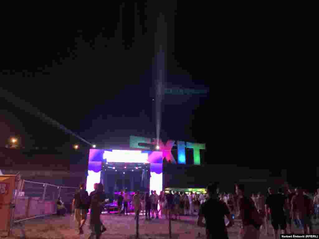 Za razliku od prošle godine, kada su posetioci morali da imaju negativan test na korona virus, ili potvrdu o vakcinaciji ili preležanoj bolesti,&nbsp;ove godine nema posebnih uslova za ulazak. Ipak, organizatori pozivaju posetioce da se vakcinišu odnosno da se testiraju pre dolaska na festival. &nbsp;