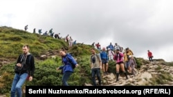 Спуск з найвищої вершини України – гори Говерли