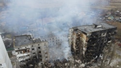 Clădire de locuit distrusă de bombardamente în localitatea Borodianka din regiunea Kiev, Ucraina, 3 martie 2022. Poză făcută cu drona. 
