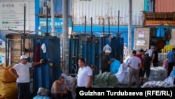 Бишкектеги "Дордой" базары. 