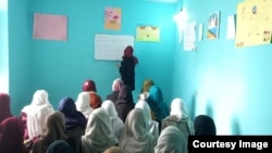 Nxënëset duke mësuar në shkollën sekrete në Kabul të Afganistanit. 