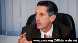 Едвард Џозеф, предавач на Универзитетот Џон Хопкинс во Вашингтон