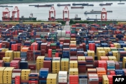 Контейнеры с китайскими товарами, 2025 год