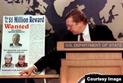 ელჩი დევიდ შეფერი, 2000 წ