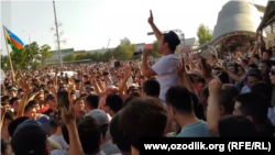 Нукус шаҳрида тартибсизликларга айланиб кетган оммавий намойиш. 1 июль, 2022 йил.