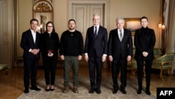 Ուլֆ Կրիստերսոնը, Կատրին Յակոբսդոտտիրը, Վլադիմիր Զելենսկին, Յոնաս Գար Ստյորեն, Սաուլի Նիինիտոն և Մետտե Ֆրեդերը, Օսլո, 13 դեկտեմբերի, 2023թ.