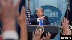 Президент США Дональд Трамп спілкується зі ЗМІ, Вашингтон, округ Колумбія, 27 червня 2025 року