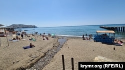 Городской сток на пляже в Судаке – Крым, июнь 2025 года