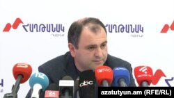 Armenia - Sevak Khachatryan, the leader of the opposition Victory bloc, at a news conference in Vagharshapat, November 18, 2025.
