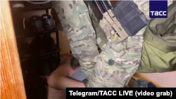 Кадри із затримання кримчанина Володимира Ананьєва