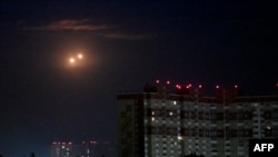 Наслідки атаки РФ фіксуються на понад 20 локаціях в семи районах міста 