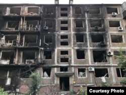 Згорілі від обстрілів багатоповерхівки в Маріуполі, 2022 рік