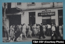 Одеса, середина 1950-х років, напис на крамниці «Булочна» українською мовою. Фотографія французького розвідника Жульєна Галеотті