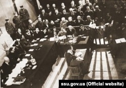 Судовий процес у сфабрикованій справі так званої «Спілки визволення України». Мета – дискредитація провідних діячів української культури та громадського життя в Україні. Харків, 1930 рік