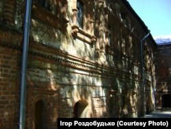 Величні мури «будинку Мазепи»