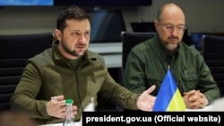 «Якби я вирішив стовідсотково міняти прем’єр-міністра, я передусім би сказав йому і, вибачте, раніше ніж журналістам. Так ось, у мене з ним розмови не було»