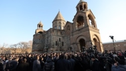 ՔՊ-ական պաշտոնյաները աշխատանքային ժամերին մասնակցում էին ակցիաներին Մայր Աթոռում