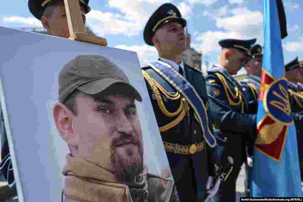 Під час прощання на майдані Незалежності у Києві заступник командувача повітряного командування «Захід» Олег Захарчук розповів, що саме Максим на початку повномасштабного вторгнення РФ знищив над Обуховом перші дві російські крилаті ракети, які летіли на Київ.«Саме пілоти 40-ї бригади тактичної авіації захистили Київ. Так, потім вони стали «Привидами Києва», – розповів Олег Захарчук