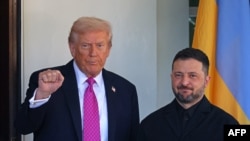 Повідомляється, що до цієї розмови український президент проведе консультації з цього питання з лідерами Великої Британії, Франції, Італії та Німеччини