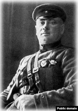 Григорій Котовський. Його портрети висіли в усіх школах СРСР, а пошепки люди старшого покоління називали його «бандитом і вбивцею»