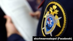 Нарукавная нашивка Следственного Комитета РФ (иллюстративное фото)