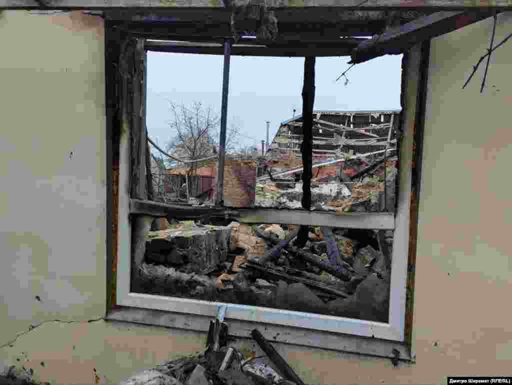 У результаті російського обстрілу в Миколаєві 11 листопада 2024 року повністю знищений приватний будинок, загинула сім'я і їхній сусід