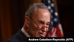 Лідер демократів у Сенаті Чак Шумер (на фото) закликав законодавців голосувати за підтримку України та заявив, що на закритому брифінгу у Конгресі США планувався і відеовиступ президента України Володимира Зеленського, 5 грудня 2023 рокуs