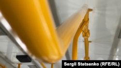 Плівка прозора, тож побачити її можна лише уважно придивившись