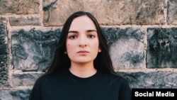 Lana Estemirova je imala 15 godina kada je njena majka, aktivistkinja za ljudska prava Natalija Estemirova, oteta u čečenskoj prestonici par sati pre nego što je pronađena mrtva.