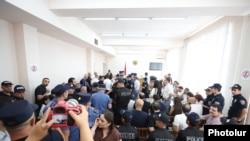 Բագրատ արքեպիսկոպոս Գալստանյանի ու մյուսների գործով դատական նիստ, արխիվ