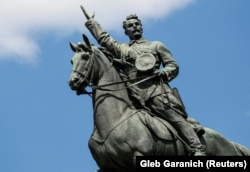 Пам’ятник більшовицькому військовому діячеві Миколі Щорсу в Києві