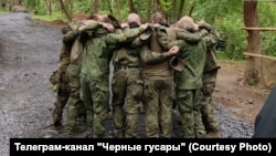 Российские военнослужащие из бригады "Чёрные гусары" перед боем, май 2025 года