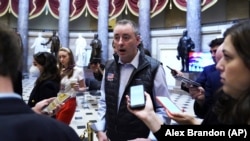 «Не може бути половинчастих заходів у захисті свободи. Ми повинні, як і завжди, відстоювати мир через силу», – йдеться у листі конгресмена