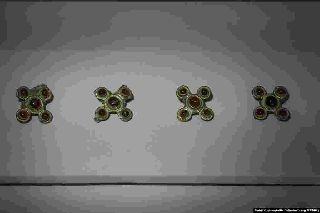 Накладки на ремень. Конец III – начало IV в. н. э.