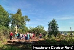 Установка креста, деревня Казанка, 2019 год