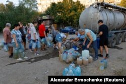 Черга до автоцистерни за водою, Донецьк, 21 серпня 2025 року