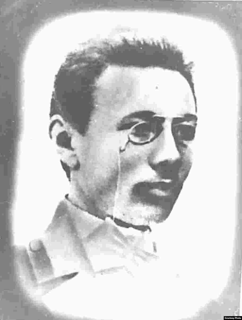 Авторы газеты "Қазақ": Жакып Акбайулы, магистр права, в 1903 году с отличием окончил юридический факультет Санкт-Петербургского университета, активист движения "Алаш".