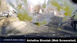 Машину закидали яйцями за стяги Євросоюзу та України, Донецьк, 2014 рік