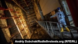 Машзал, частково пошкоджений вибухом на ЧАЕС