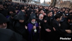 Armenia - Catholicos Garegin II arrives for a prayer service at Echmiadzin cathedral of the Armenian Apostolic Church, December 12, 2025.