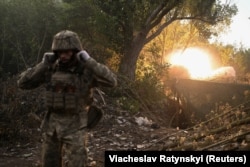 Артиллерист 93-й отдельной механизированной бригады «Холодный Яр» ВСУ ведет огонь из самоходной гаубицы М109 «Паладин» по российским войскамв районе города Константиновка Донецкой области, 5 июля 2025 года