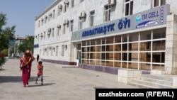 Balkanabat şäherinde ýerleşýän Internet kafe. Arhiwden alnan surat.